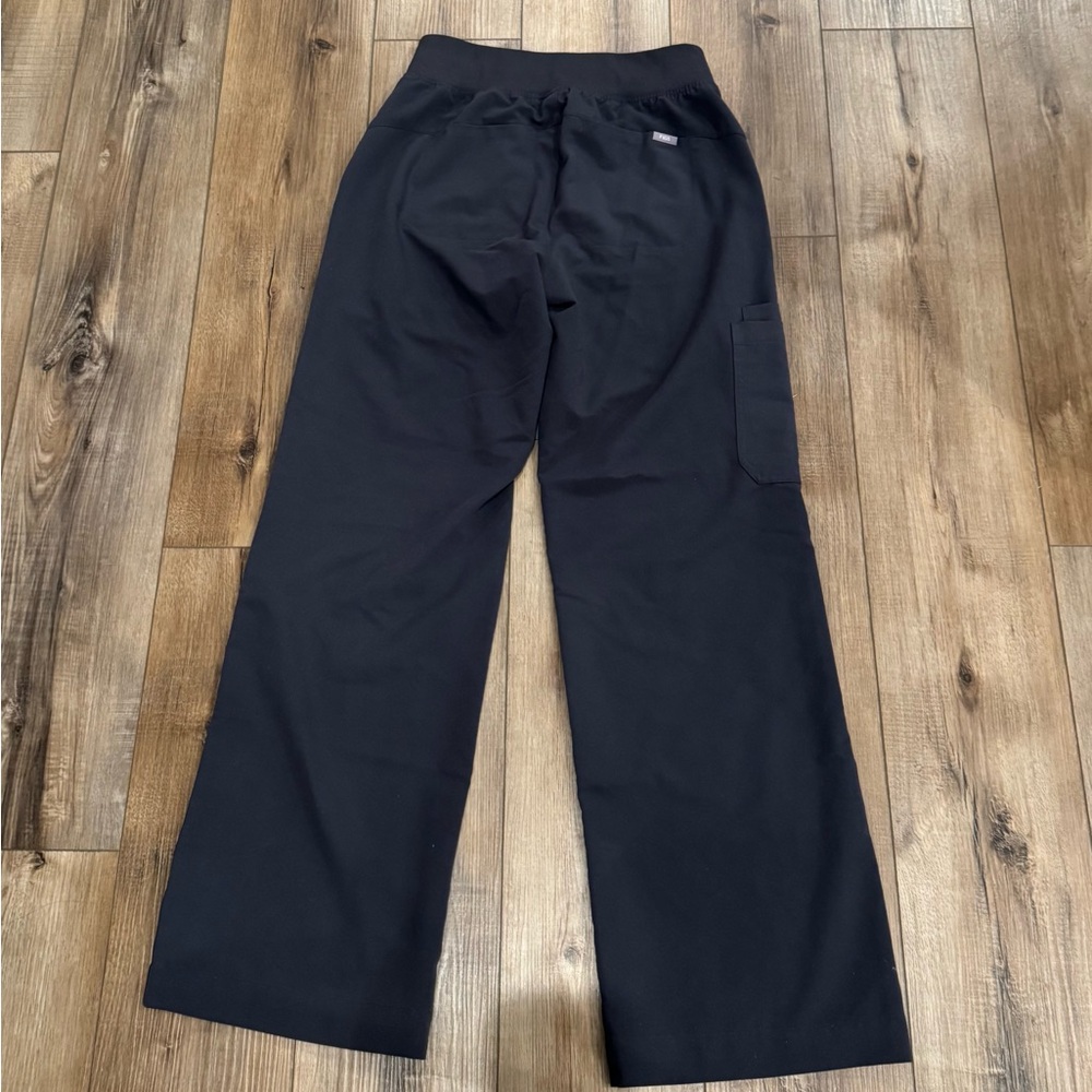 Figs Technical Collection women’s scrub pants. Size Small.